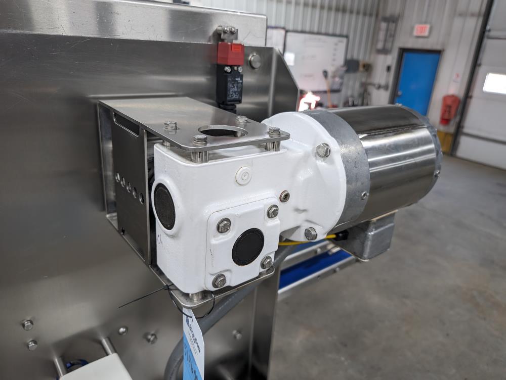 Quantum Conveyorized Topping Applicator with Reclaim Conveyor
