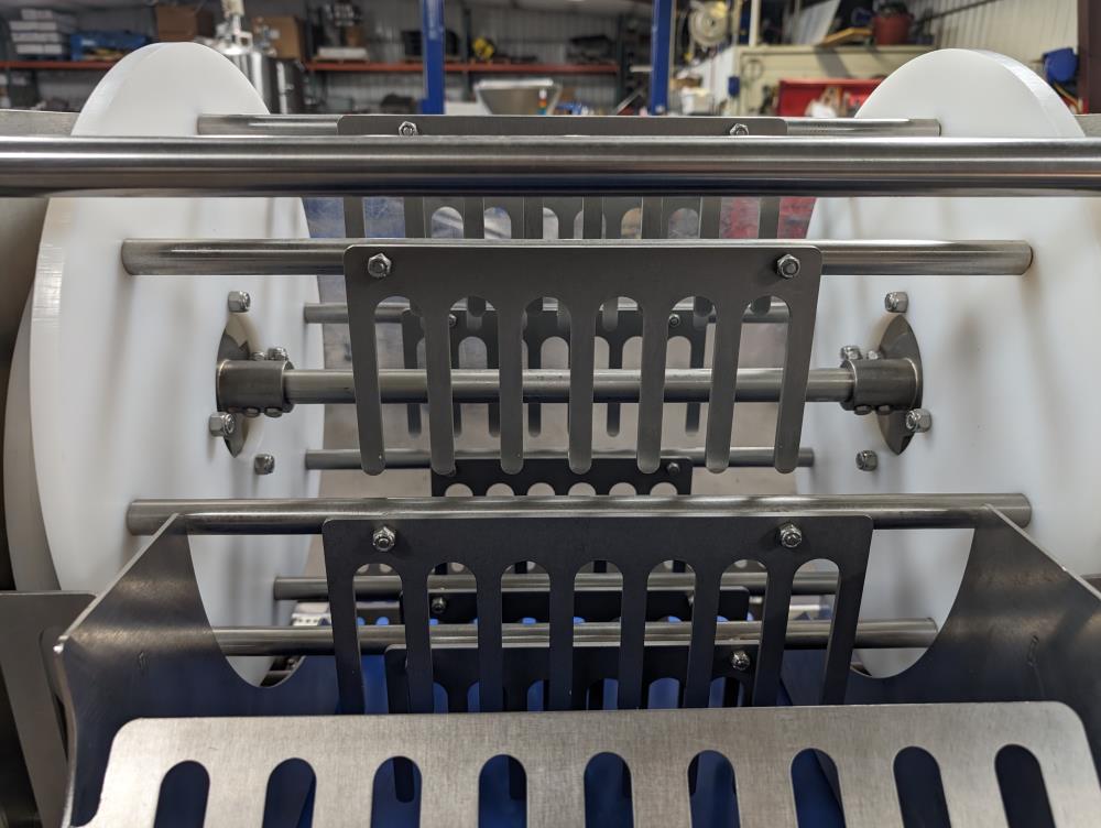 Quantum Conveyorized Topping Applicator with Reclaim Conveyor
