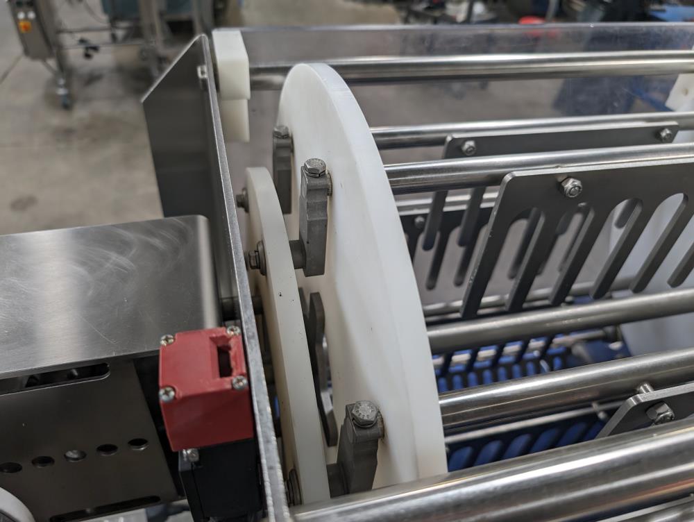 Quantum Conveyorized Topping Applicator with Reclaim Conveyor