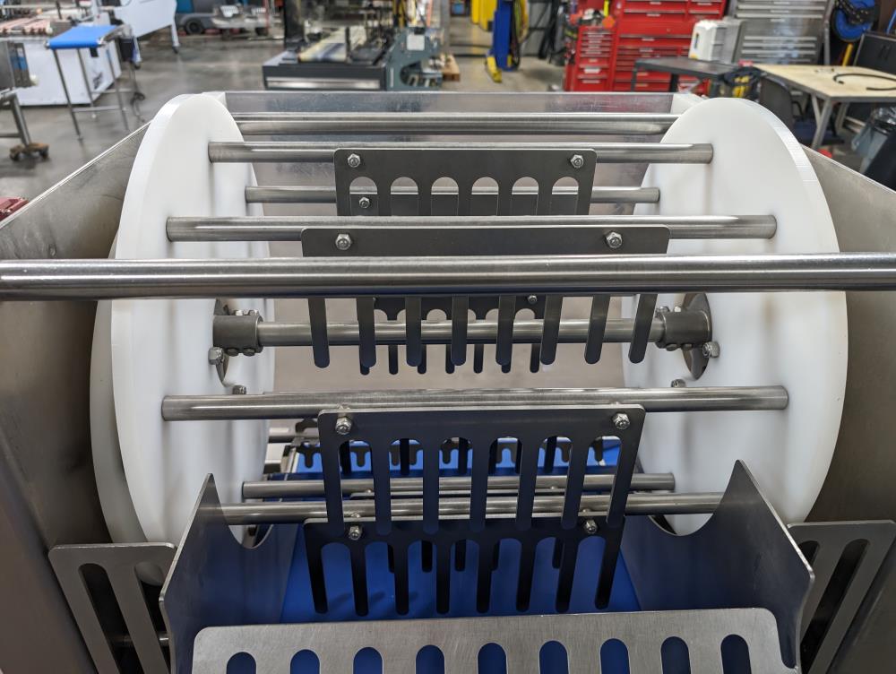 Quantum Conveyorized Topping Applicator with Reclaim Conveyor