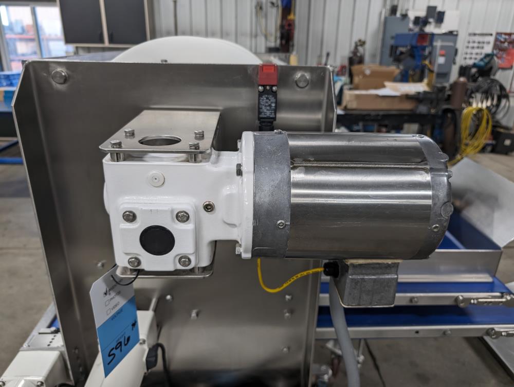 Quantum Conveyorized Topping Applicator with Reclaim Conveyor
