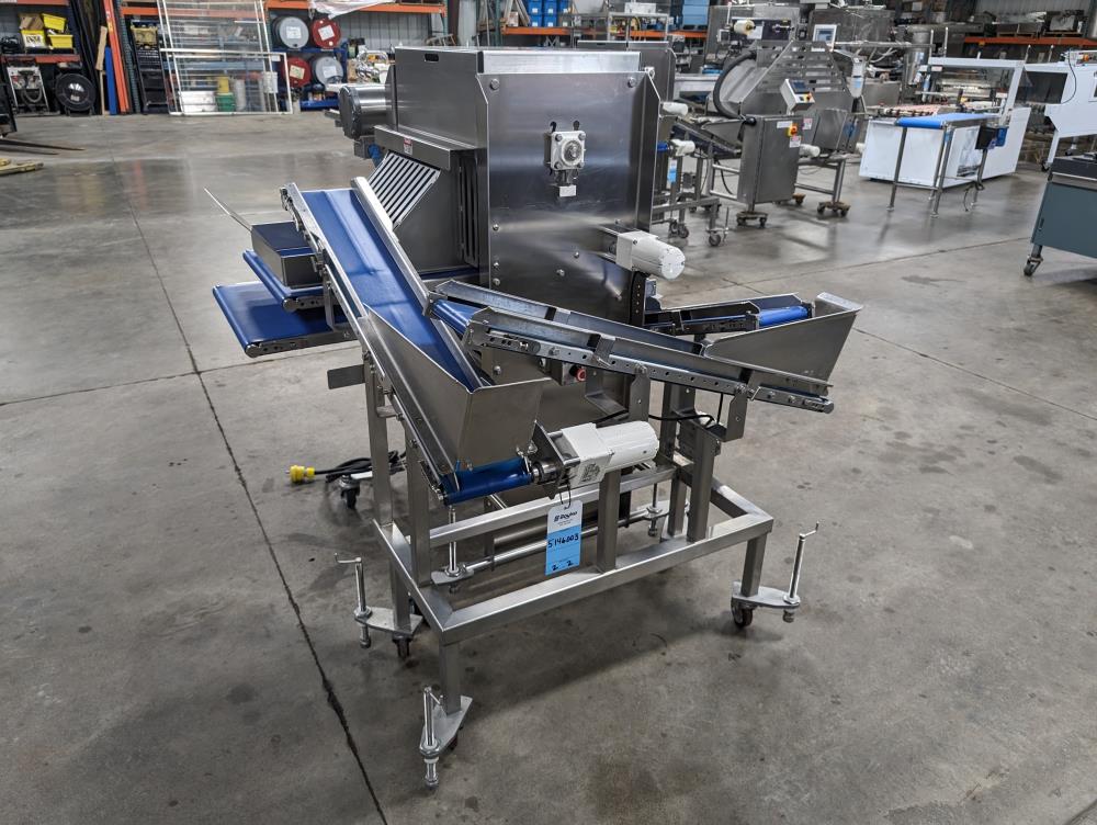Quantum Conveyorized Topping Applicator with Reclaim Conveyor